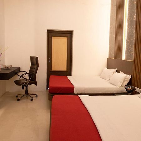 Empire Royale Hotel Mumbai Exterior photo