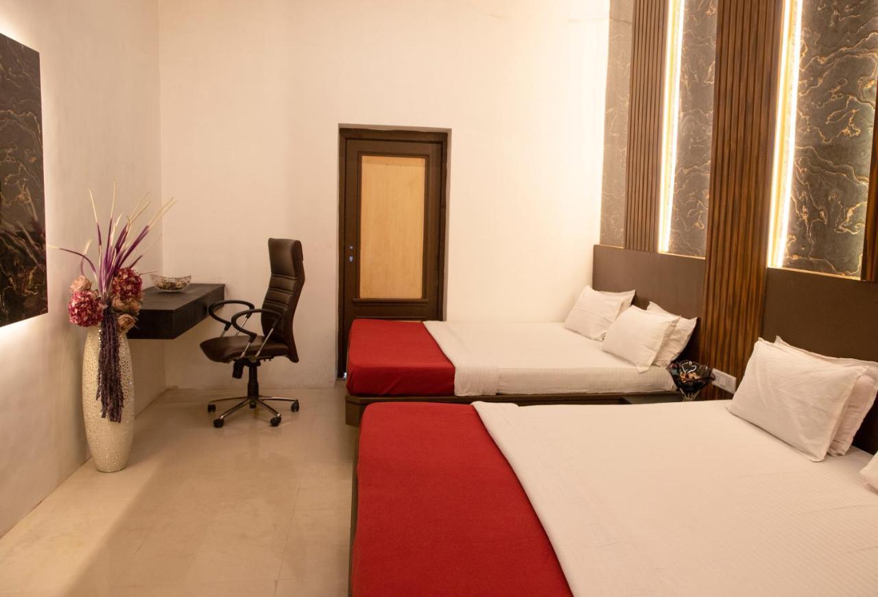Empire Royale Hotel Mumbai Exterior photo