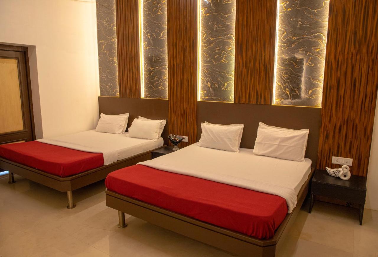 Empire Royale Hotel Mumbai Exterior photo